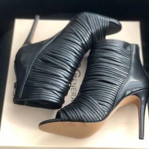 bcbg elle bootie
